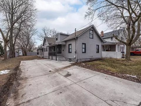 1026 E Hunt St, Adrian, MI 49221 photo 1