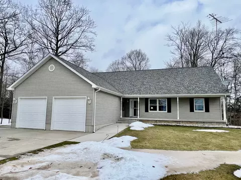 8820 Babcock Rd, Worth, MI 48032