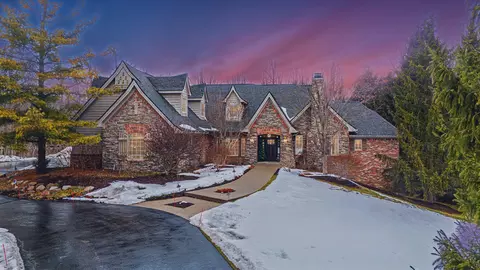 9874 Kings Val Vly, Springfield, MI 48348
