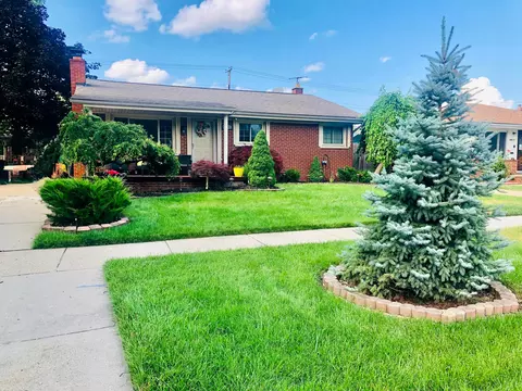 20824 Ann Arbor Trl, Dearborn Heights, MI 48127