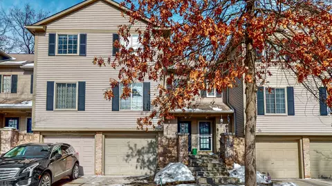 7022 Colonial Oaks Dr #5, Waterford, MI 48327