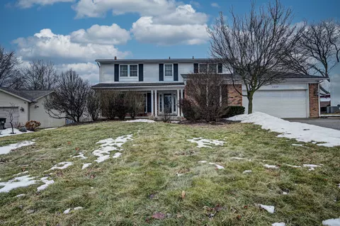 1424 Deerhurst Ln, Rochester Hills, MI 48307
