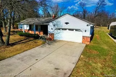 272 Aspinwall Dr, Troy, MI 48098