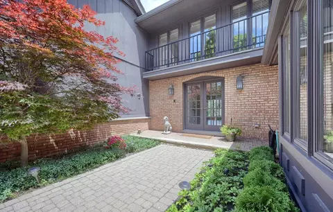 1875 Pine Ridge Ln, Bloomfield Hills, MI 48302