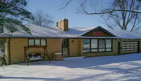 114 E Henry St, Flushing, MI 48433
