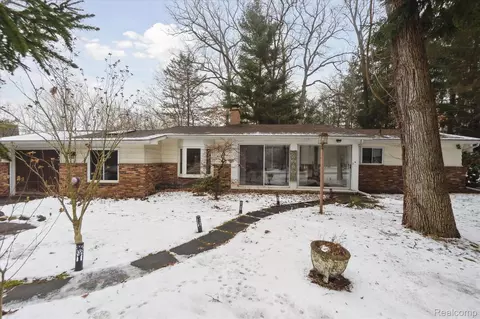 3894 Watuga St, Commerce, MI 48390