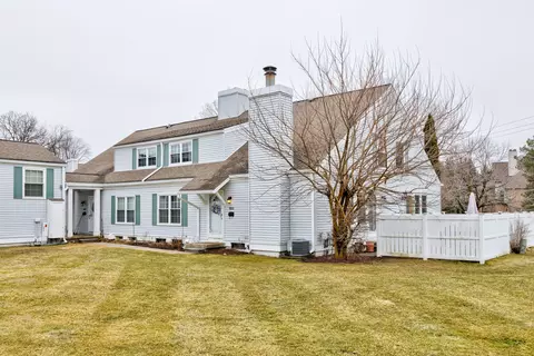 21208 E Glen Haven Cir, Northville, MI 48167