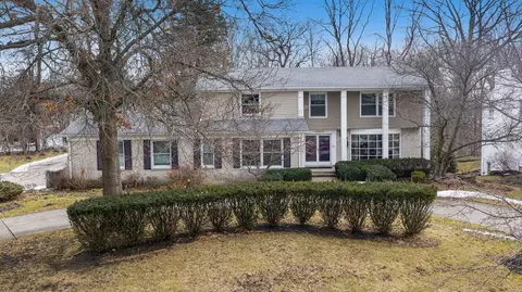 31900 Robinhood Dr, Beverly Hills, MI 48025