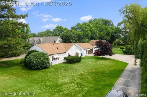 27320 Ryan Rd, Warren, MI 48092