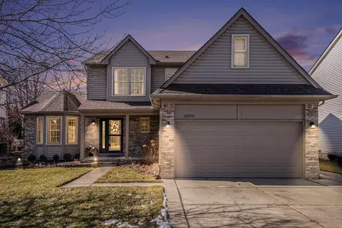 32079 Oakcrest Dr, Chesterfield, MI 48047