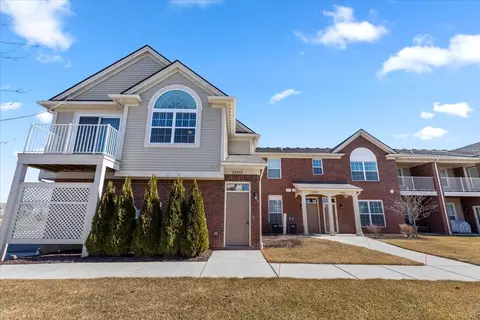 22068 Andover Dr, Macomb, MI 48042