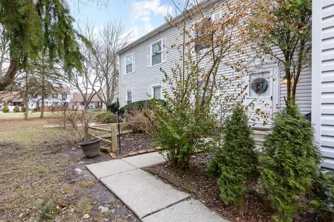 38664 Bay Ln, Clinton Township, MI 48038
