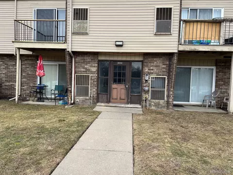 38200 Fairway Crt Ct #30B, Clinton Township, MI 48038