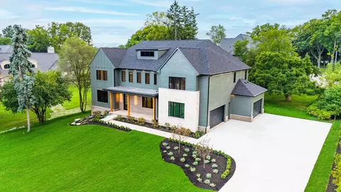 6520 Red Maple Ln, Bloomfield Hills, MI 48301