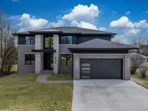 934 Marengo Dr, Troy, MI 48085