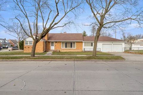 1300 Robindale Ave, Dearborn, MI 48128