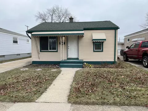 9053 Dudley St, Taylor, MI 48180