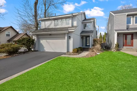 2110 Lakeshire Dr, West Bloomfield, MI 48323