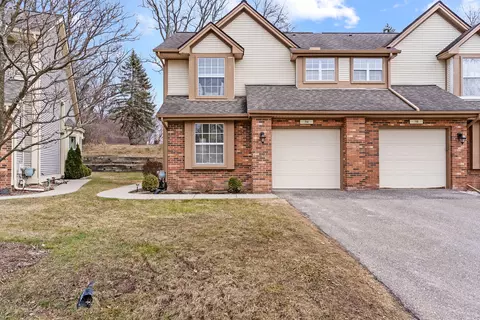 714 Whisperwood Trl, Fenton, MI 48430