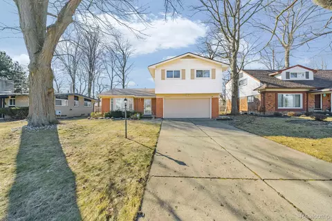27625 Berkshire Dr, Southfield, MI 48076