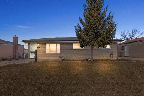 15637 Alsip St, Roseville, MI 48066