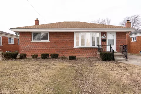 29249 Grant St, Saint Clair Shores, MI 48081