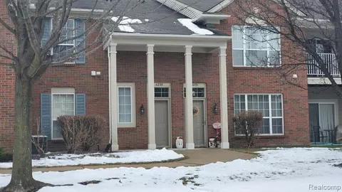 6208 Chesapeake Cir 71 6 Cir #71, Commerce, MI 48390