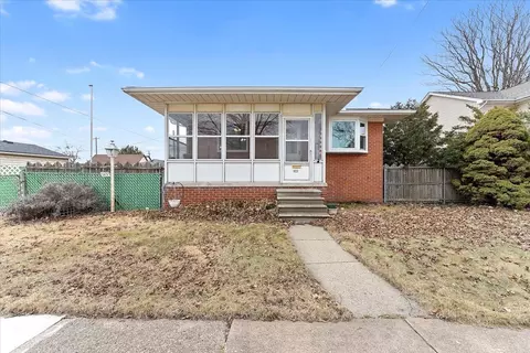 922 5th St, Wyandotte, MI 48192