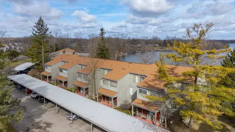 9629 Harbour Cv, Ypsilanti, MI 48197