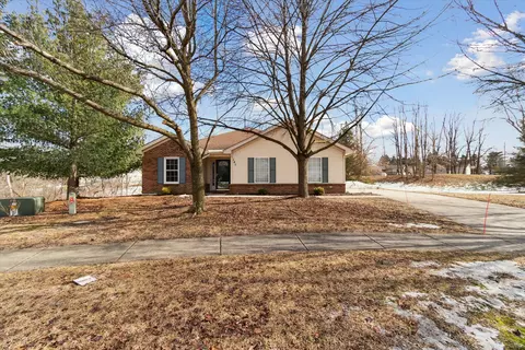 141 Fox Run Crt Ct, Linden, MI 48451