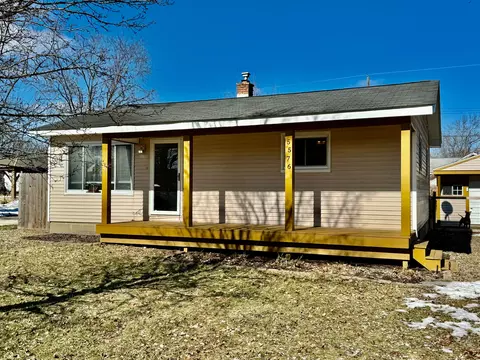 5576 Berkley Dr, Waterford, MI 48327