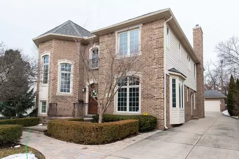 328 Glendale Crt Ct, Rochester, MI 48307