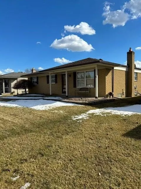 17816 Kuecken St, Clinton Township, MI 48038