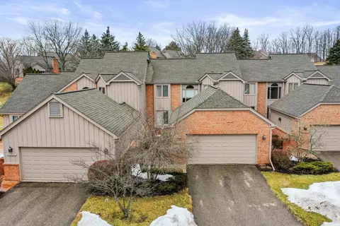 37840 Siena Dr, Farmington Hills, MI 48331