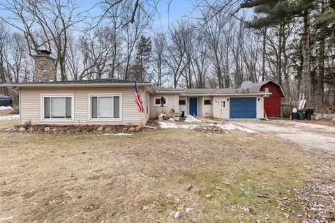 734 Woodland Ave, Orion, MI 48362