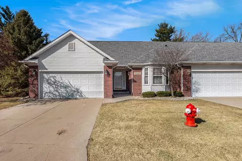 44427 Patricia Dr, Sterling Heights, MI 48314