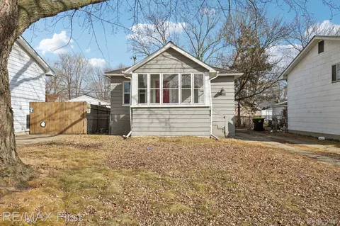 27320 Groveland St, Madison Heights, MI 48071
