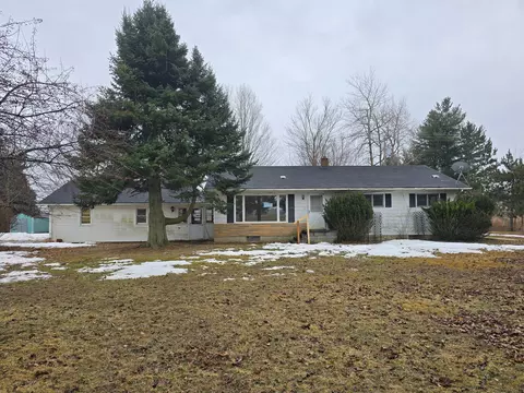 2828 Murphy Lake Rd, Rich, MI 48760