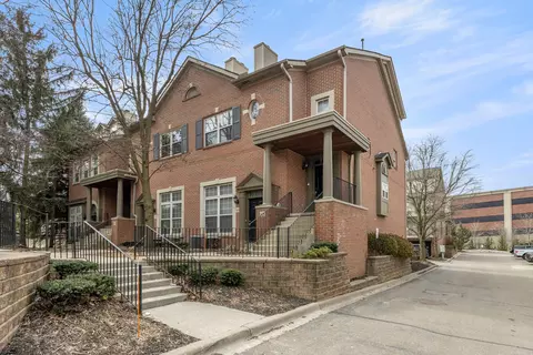 43 W Village Ln, Dearborn, MI 48124