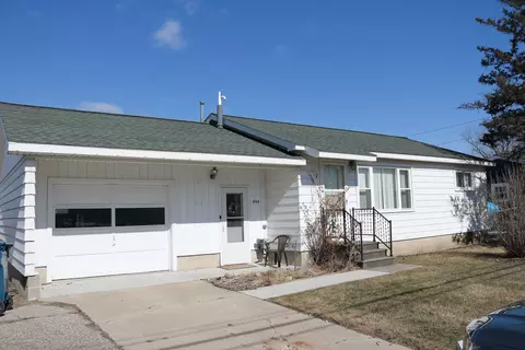 424 W Cedar St, Standish, MI 48658