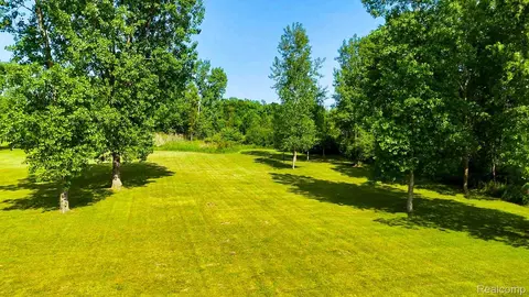 1746 N Baldwin Rd, Oxford, MI 48371