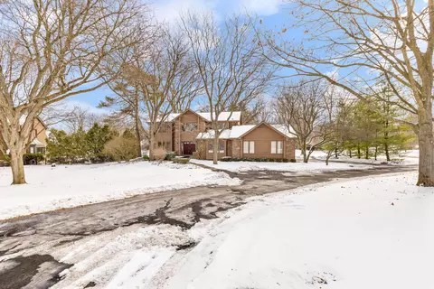 1769 S Golf Ridge Dr, Bloomfield Township, MI 48302