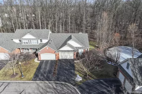 6021 Augusta, Grand Blanc, MI 48439