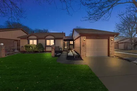27749 Hollywood Blvd, Warren, MI 48093