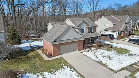 1782 Kristina Dr, White Lake, MI 48386