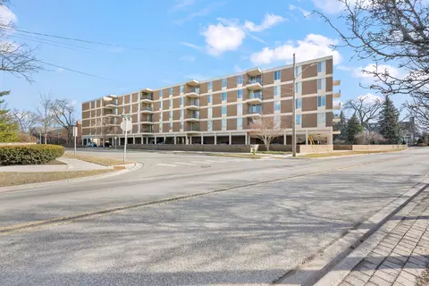 600 W Brown St #102, Birmingham, MI 48009