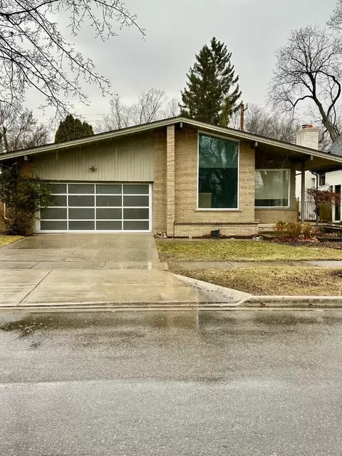 10114 Ludlow Ave, Huntington Woods, MI 48070