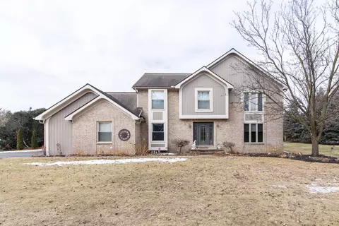 2315 Verna Ln, Commerce, MI 48382