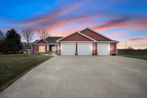 30 Castlewood Dr, Howell, MI 48855