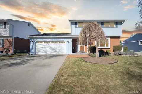 15135 Marsha St, Livonia, MI 48154